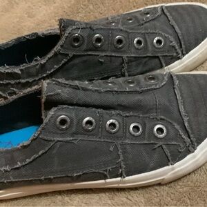 Dark grey ladies blowfish size 8